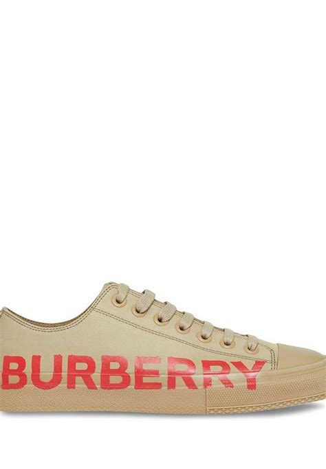 Skor från Burberry 